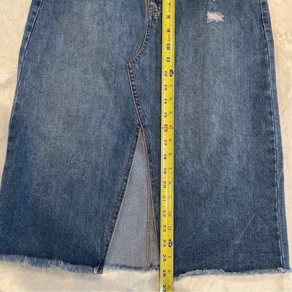 So Long Blue Denim Skirt Stretch Frayed Bottom Hem Light Distressing Size 5/27W - Picture 13 of 16